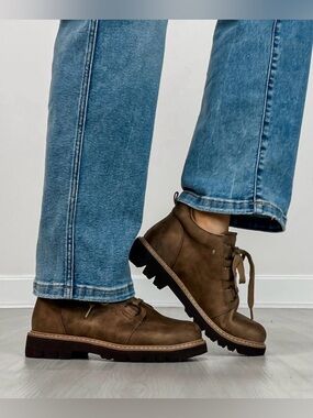 Corkys Campfire Boots in TAN 
Size 10